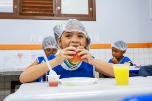 Cuidados Alimentares e Desenvolvimento Infantil na Primeira Infância
